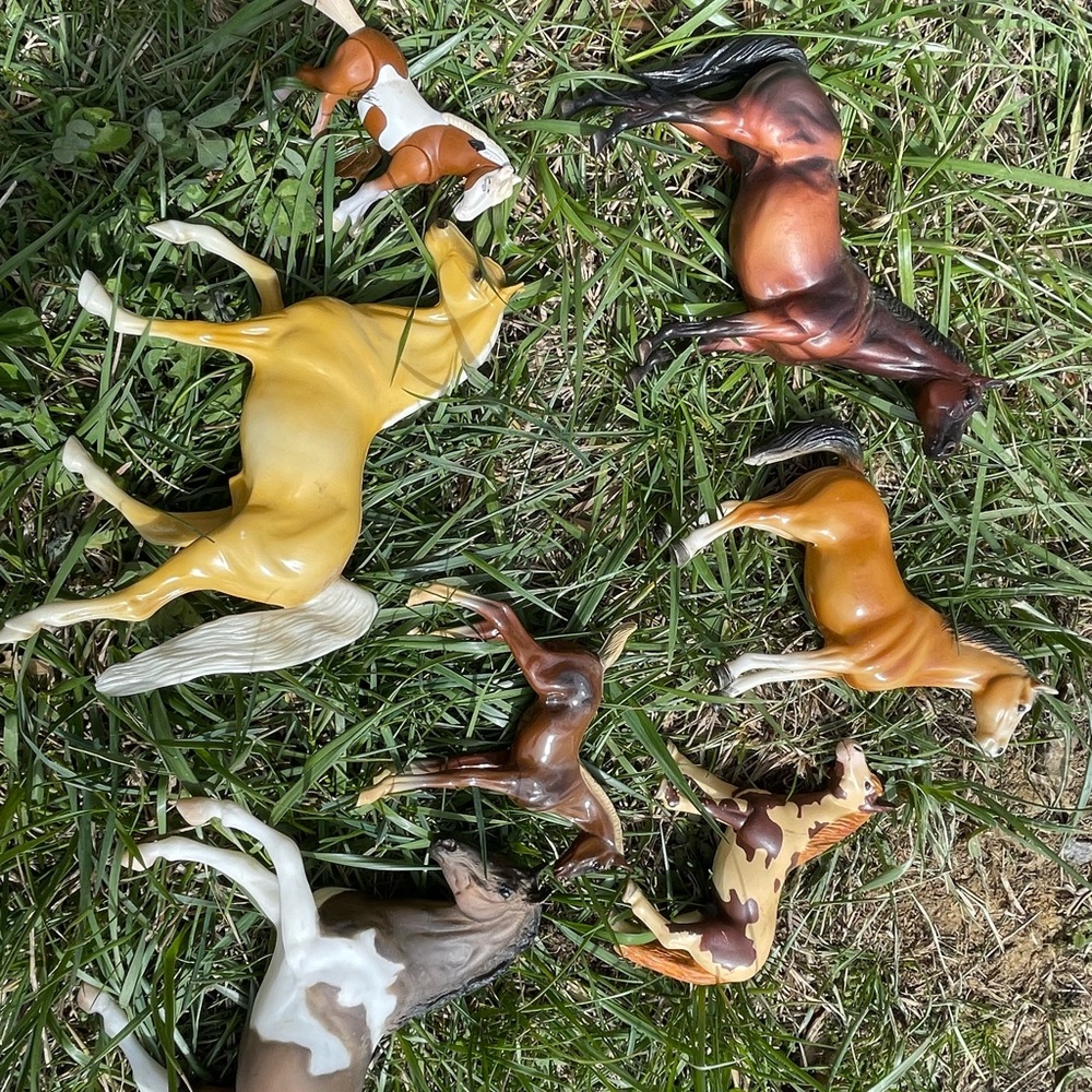 Bundle of vintage toy horses